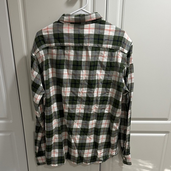 Vineyard Vines Checkered Men’s Flannel Shirt - Picture 8 of 8
